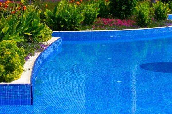 Nassau Pools and Spas: Crafting Custom Pools with Elegance